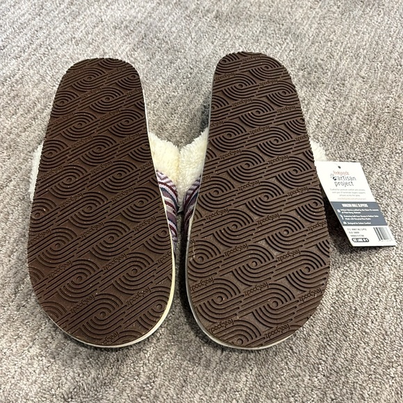 Slippers - Picture 4 of 6